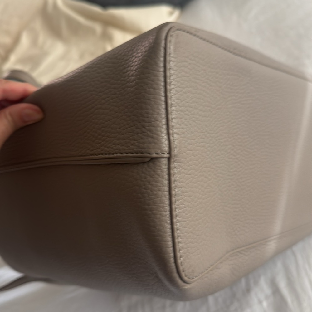 Tory Burch Tote - Picture 8 of 9